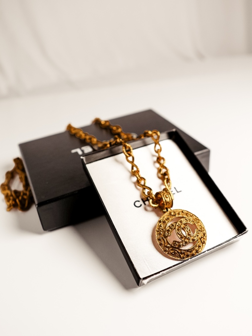 Authentic Vintage Chanel 1994A Medallion Pendant Necklace